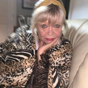 Meet your Posher, Debbie